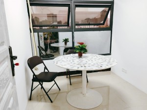 有陽光、棕櫚，但這里不是海灘